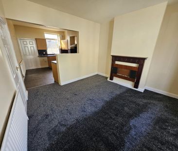 3 bedroom end of terrace house to rent - Photo 1