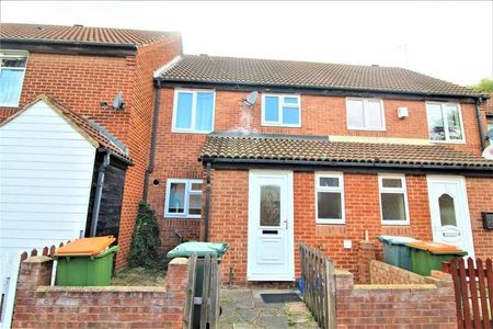 Linton Gardens, Beckton, E6 - Photo 3