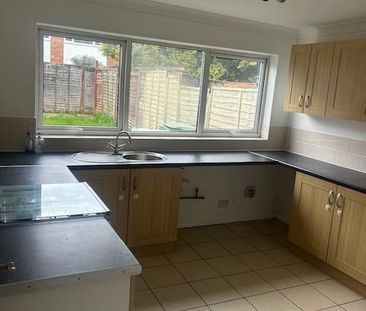 2 bedroom semi-detached house to rent - Photo 4