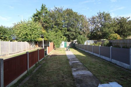 3 bedroom terraced house to rent - Photo 3