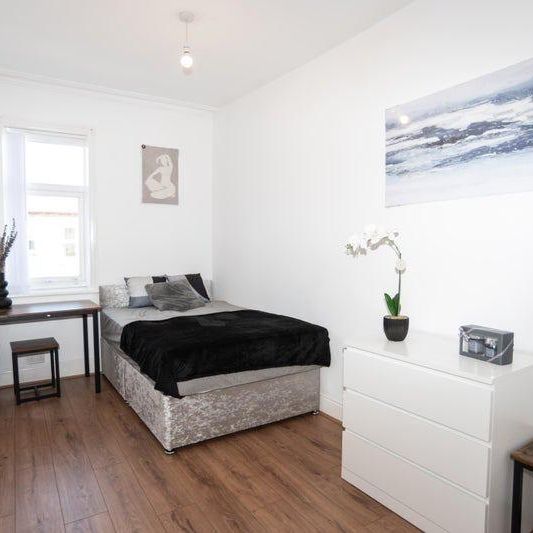 1 bedroom in a house share to rent - Photo 1