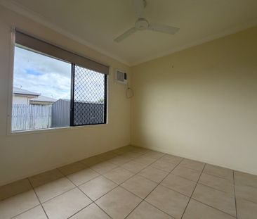 4 BEDROOM HOME IN KELSO + SOLAR + SEPARATE LIVING AREA + GARDEN SHED! - Photo 3