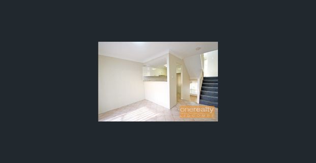 #3BED WITH 2.5TOILETS #TWO STOREY TOWN HOUSE #PEACEFUL QUITE STREET - Photo 1