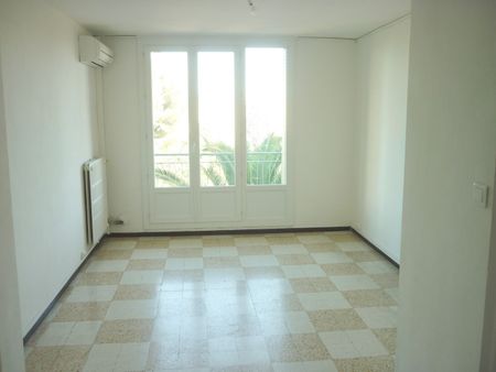 T3, Nîmes Capouchiné, 53m², 565€ H.C - Photo 2