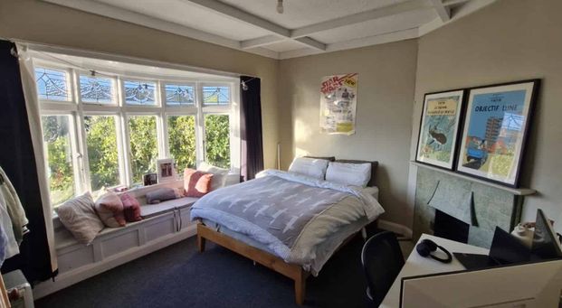 Fantastic Top storey flat - Photo 1