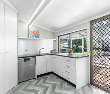 CHARMING 2-BEDROOM HOME WITH SUNROOM, LARGE GARDEN & REAR DECK - Photo 6