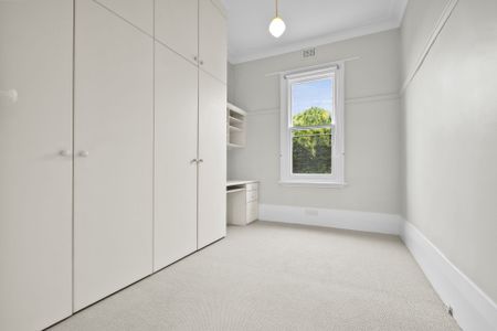 Charming Garden Apartment - Photo 2