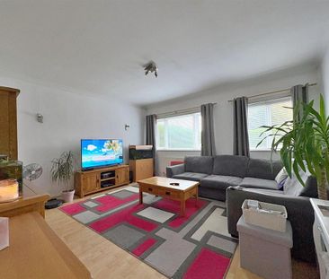 3 bedroom semi-detached house to rent - Photo 6