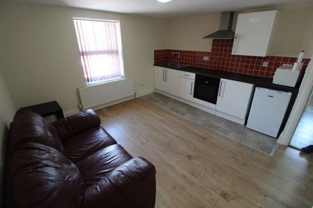 Fylde Road Flat 7 Preston, Lancashire, PR1 2XP - Photo 2