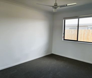 Spacious 4-Bedroom, 2-Bathroom House - Photo 6