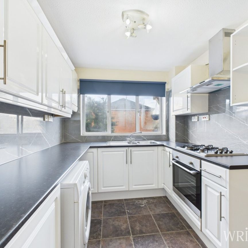 3 bedroom House - NUTFIELD, WELWYN GARDEN CITY - Photo 1