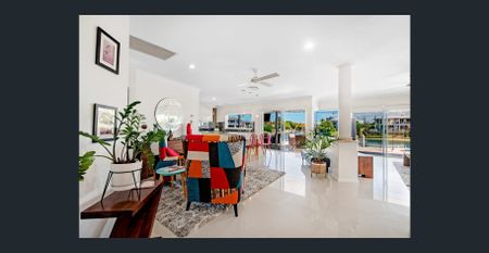 Wide Waterfront Lowset Entertainer - Photo 2