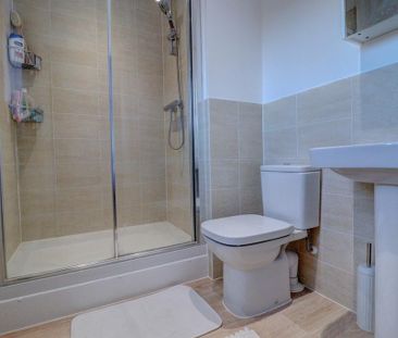 4 bedroom detached house to rent - Photo 4