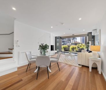 North-facing townhouse-style apartment - Photo 2