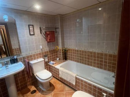 NICE SEMI-FURNISHED APARTMENT FOR RENT FOR LONG TERM IN FRONT OF THE BEACH IN BENALMADENA - Photo 4