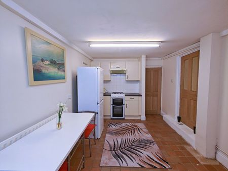 1 Bed Semi-Detached House, Florida Road, CR7 - Photo 3