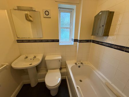 Robertson Drive, St Annes Park - Photo 3