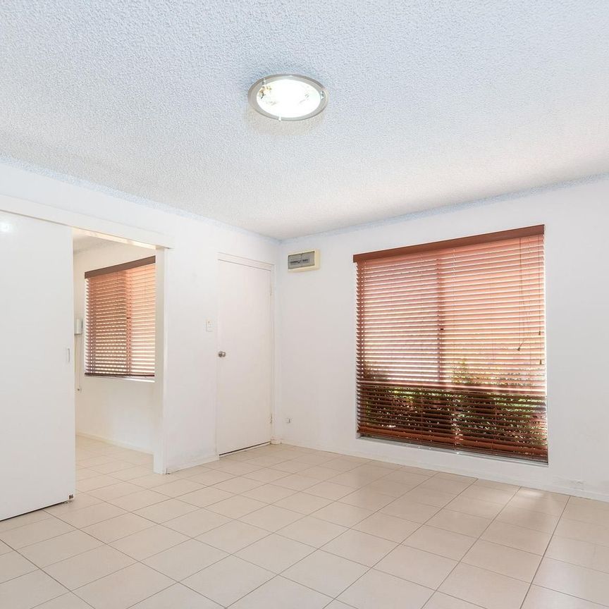 TOWN HOUSE - Photo 1