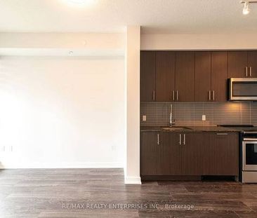 enBurnhamthorpe/Confederation Bright 1Bdrm +Den Open concept as 2 - Photo 2