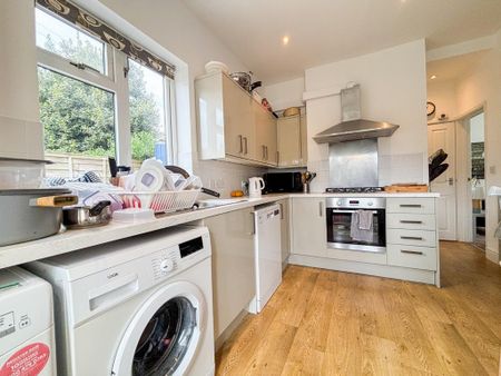 1 bedroom in a house share to rent - Photo 4