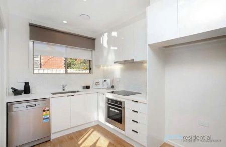 “Neat & Spacious 2-Bedroom Unit in Quiet Maidstone Pocket” - Photo 3