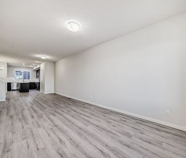 23 Edith Pass NW - UPPER, Calgary - Photo 3