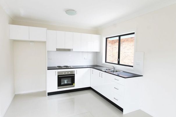 MODERN GRANNY FLAT WITH LOCK UP GARAGE !!! - Photo 1