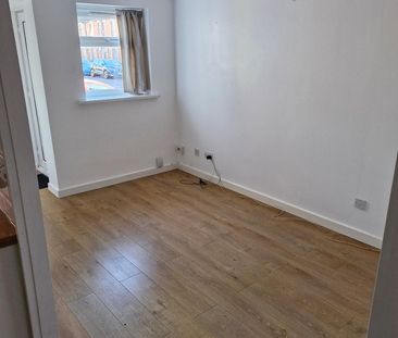 1 Bed Flat, Yarmouth Gardens, SO15 - Photo 1