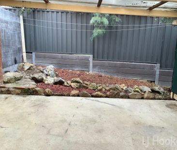 Neat 2 Bedroom Duplex - Photo 3