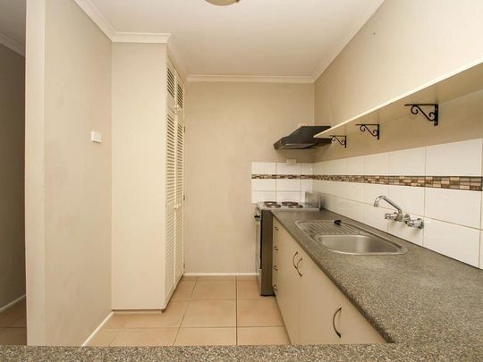 Tidy Unit in East Toowoomba! - Photo 1