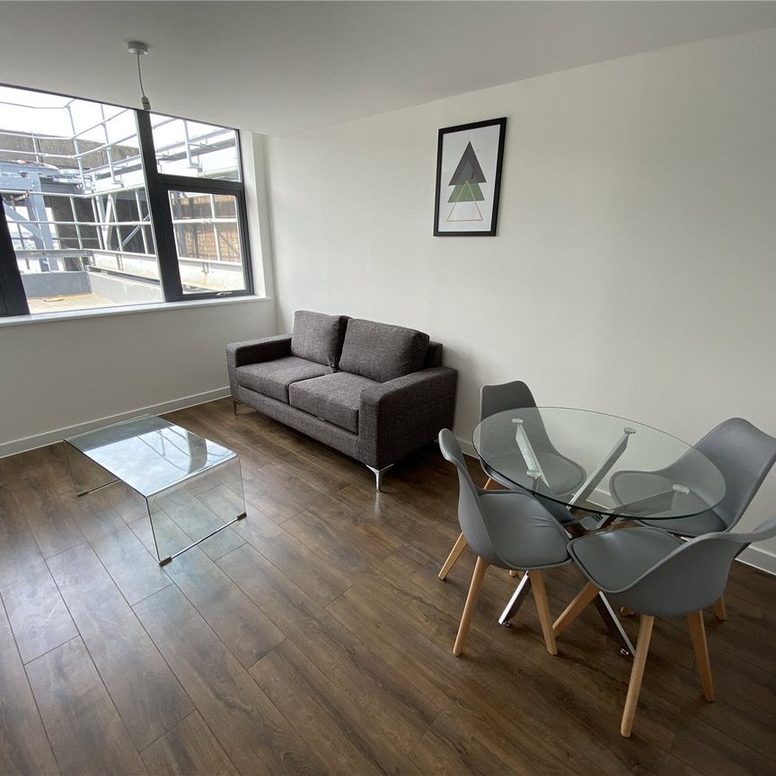 2 bedroom Flat To Rent - Photo 1