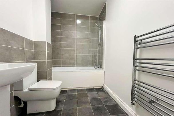 Bournemouth, BH8 - Photo 1