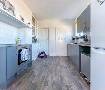3 bedroom apartment to rent - Photo 3