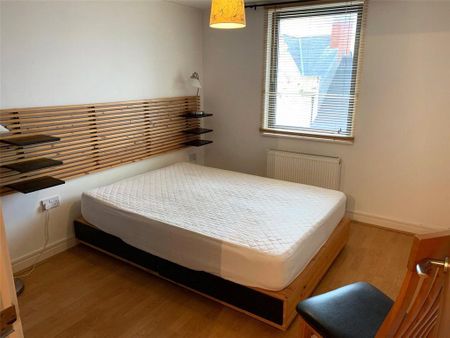 1 bedroom flat to rent - Photo 2