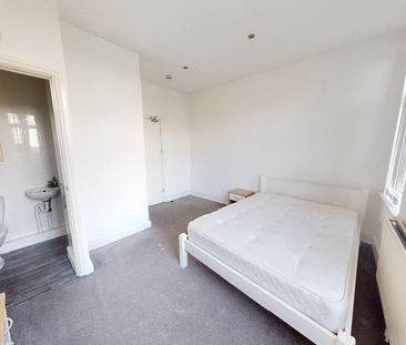 1 bedroom house of multiple occupation to rent - Photo 6