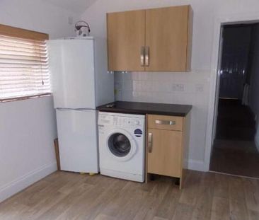 2 Bedroom Flat / Apartment - Cranbury Road, Eastleigh - Photo 4