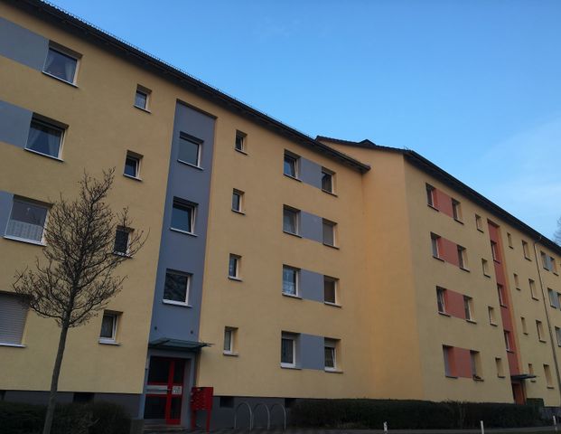 Gut geschnittene 4-Zimmer-Wohnung mit Balkon! - Foto 1