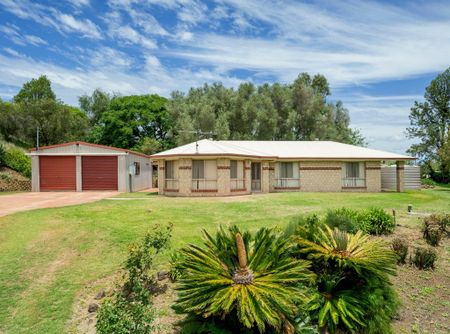 Spacious Country Retreat – Just 20 Mins from CBD! - Photo 3