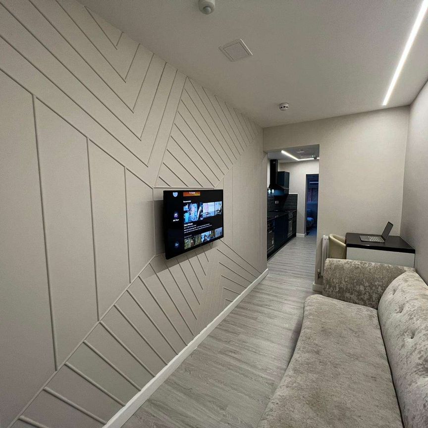 Modern, Bright Rooms with Private En-Suites Room 5 - Photo 1