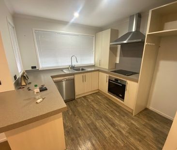 Discover modern living at 13 Stadium Lane, Whitiora, Hamilton! - Photo 5