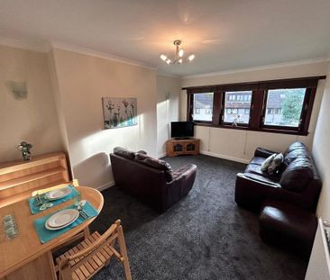 3 bedroom flat to rent - Photo 2