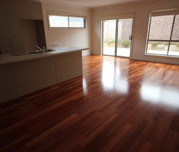 3 Bedroom Townhouse In Convenient Belmont Location - Photo 2