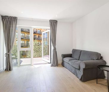 An exceptional one bed apartment moments from the river. - Photo 5