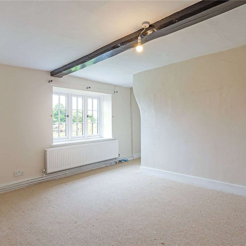 A three bedroom cottage in a rural position - Photo 1