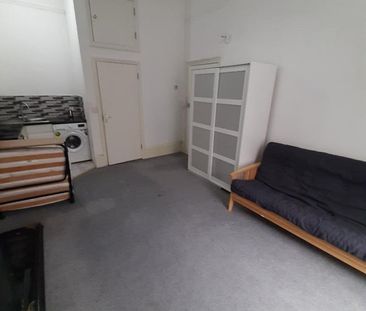 Studio Flat, Pimlico, SW1V - Photo 3