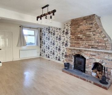 High Street - Photo 2