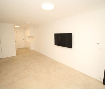 3/12 Dyne Street, Red Hill. - Photo 3