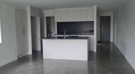 Modern & Stylish Home in Lockerbie Estate - Photo 3