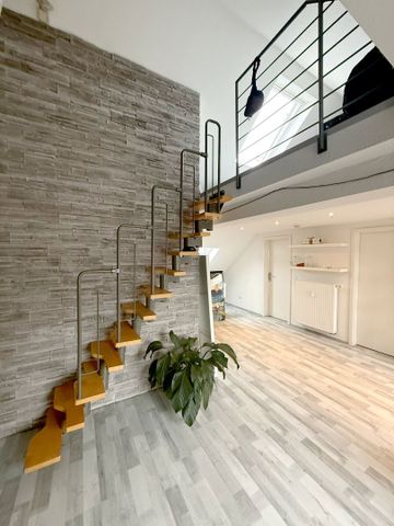 Im Herzen von Neuss: Zentrales und modernes Apartment im DG mit Klimaanlage und Tageslichtbad - Photo 3