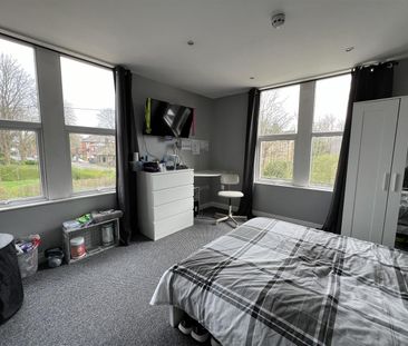 Kirkstall Lane, Headingley, LS6 3EJ, Leeds - Photo 5